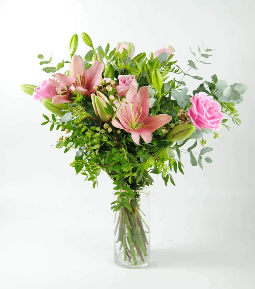 Ramo de Rosas rosas lilium hipericum