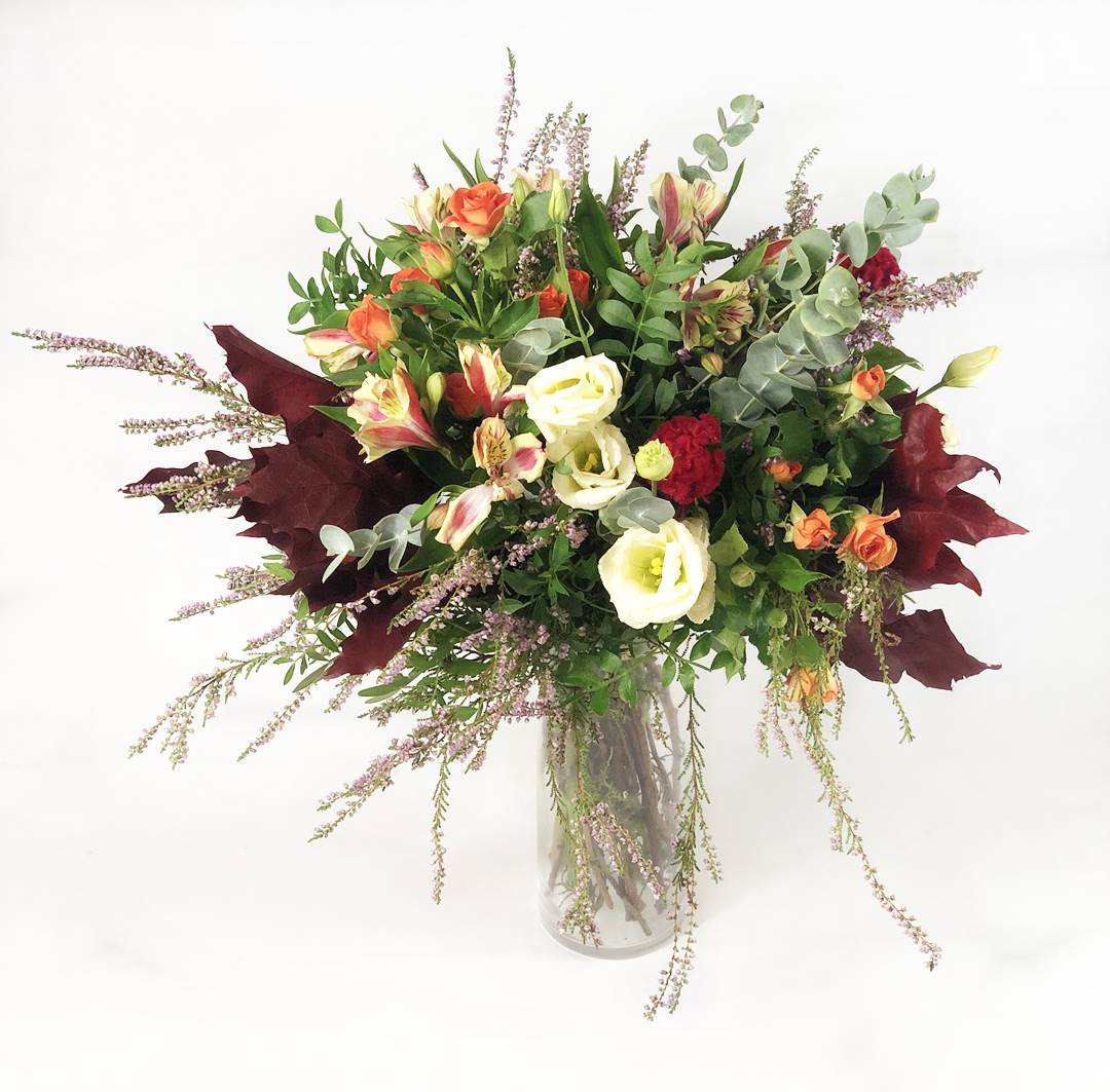 Comprar Ramo de flores con celosia, alstromelia, rosa pitmini naranja, lisianthus, brezo, hojas de roble - Originalflor
