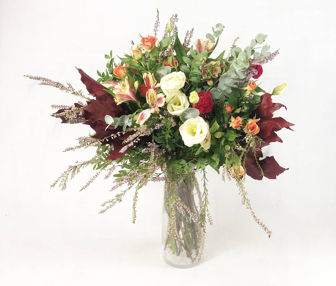 Enviar Ramo de flores con celosia, alstromelia, rosa pitmini naranja, lisianthus, brezo, hojas de roble - Originalflor