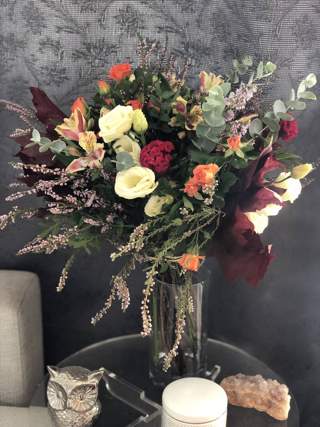 Regalar ramo de flores con celosia, alstromelia, rosa pitmini naranja, lisianthus, brezo, hojas de roble - Originalflor
