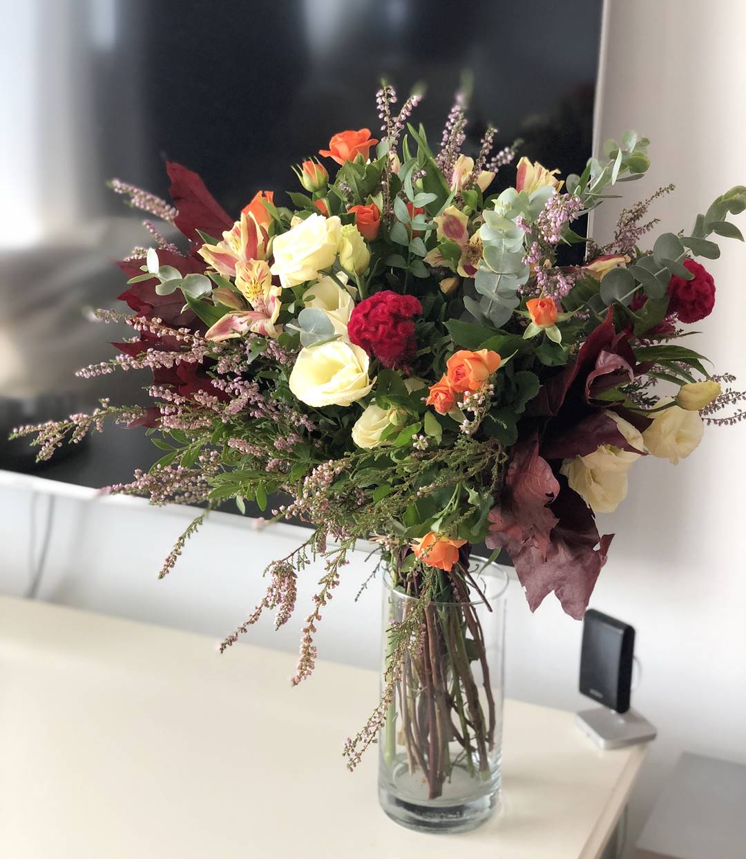 flores con celosia, alstromelia, rosa pitmini naranja, lisianthus, brezo, hojas de roble - Originalflor