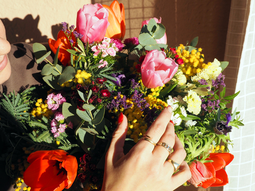 Ramo de Flores COLOR INTENSITY - mimosa, tulipanes, Anémonas, clavel poeta, limonium, estatice, eucalipto, lentisco