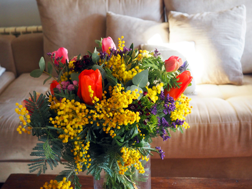 Ramo de Flores COLOR INTENSITY - mimosa, tulipanes, Anémonas, clavel poeta, limonium, estatice, eucalipto, lentisco
