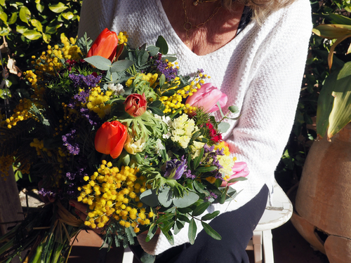 Ramo de Flores COLOR INTENSITY - mimosa, tulipanes, Anémonas, clavel poeta, limonium, estatice, eucalipto, lentisco