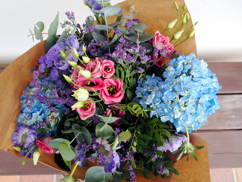 Ramo de flores con Limonium, Hortensias, Estatice, Lisianthus, Escabiosa, Eucalipto, Lentisco