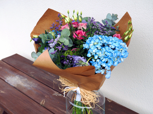 Ramo de flores con Limonium, Hortensias, Estatice, Lisianthus, Escabiosa, Eucalipto, Lentisco