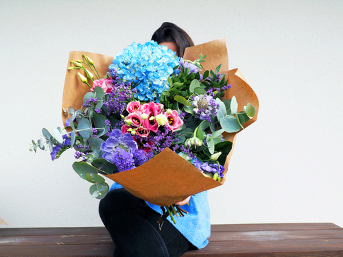Ramo de flores con Limonium, Hortensias, Estatice, Lisianthus, Escabiosa, Eucalipto, Lentisco