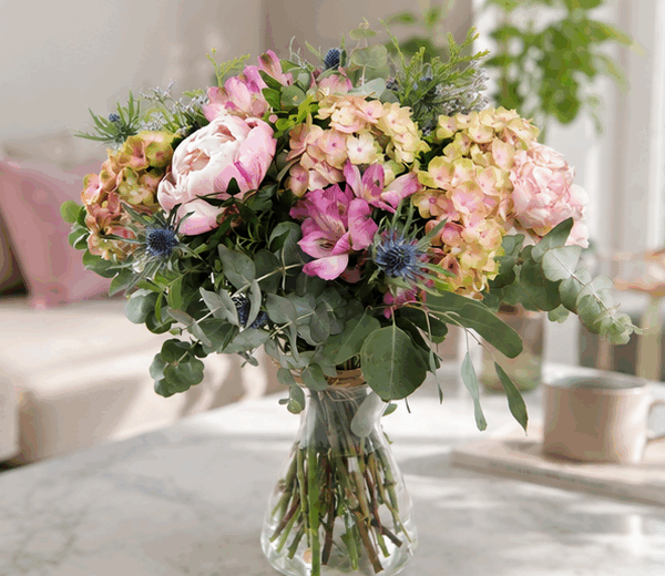 ramo de peonias y hortensias