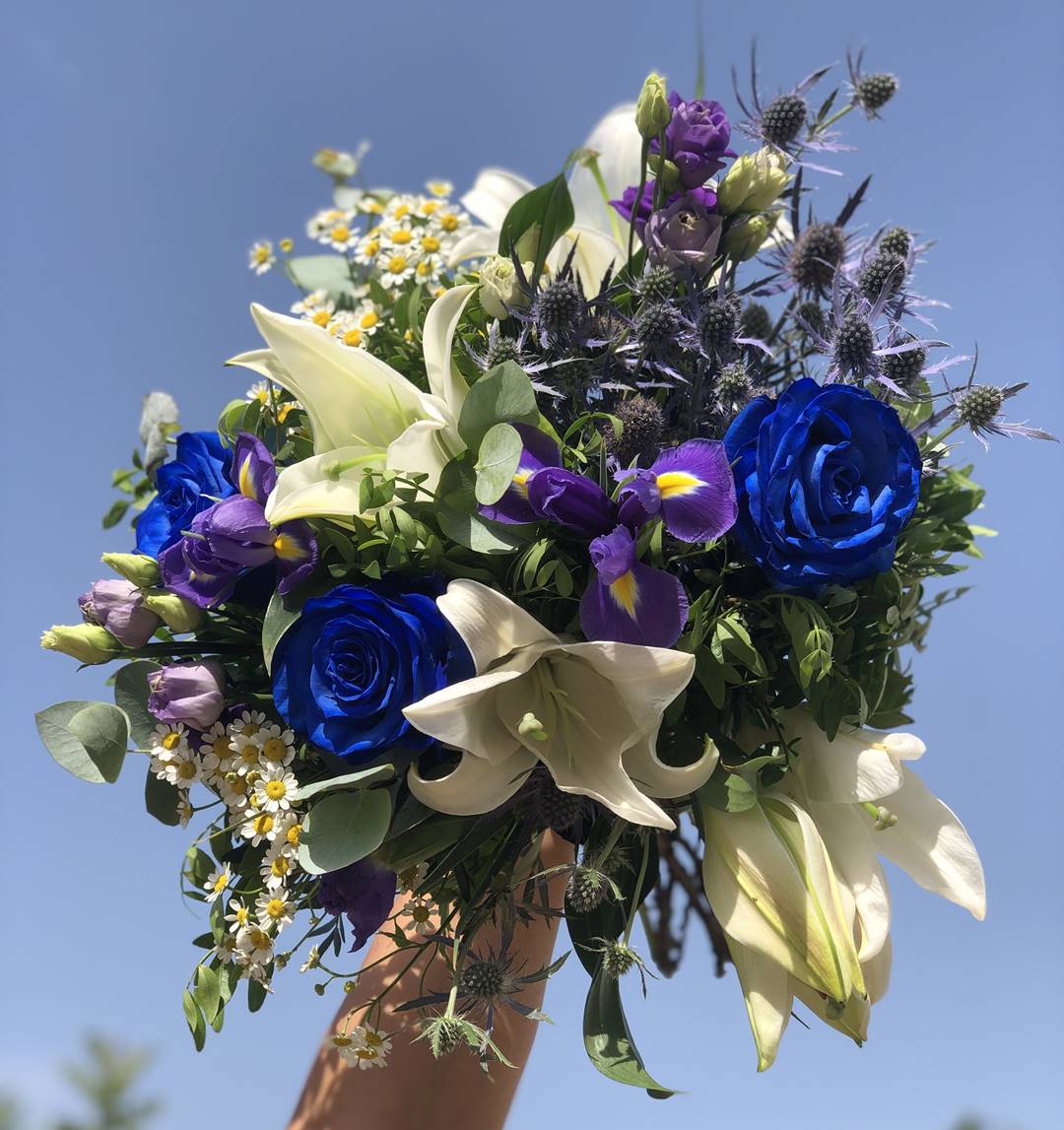 Ramo de Lirios blancos y iris