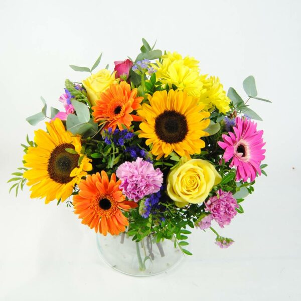 girasoles, gerberas fucsia, gerbera naranja, flores margarita amarilla, clavel jaspeado, rosa amarilla, rosa fucsia, estatice azul, eucalipto - originalflor