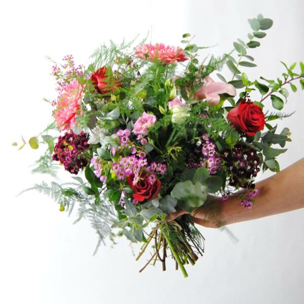 Flores aleli rosa, astromelia, clavel fucsia, rosa pitimini fucsia, rosas lilas, romero y esparreguera - Originalflor